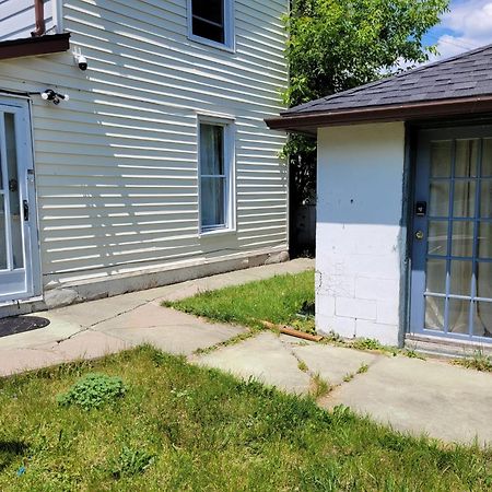Cozy Downtown Two Bedrooms Free Parking Kingston Kültér fotó